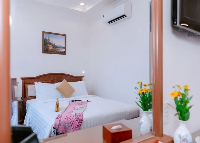 Dahlialand Saigon Hotel & Swimming Pool