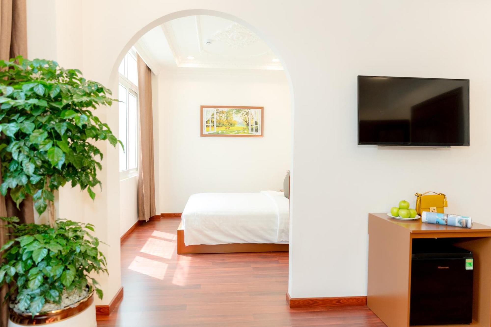 Dahlialand Saigon & Swimming Pool Hotel 4*