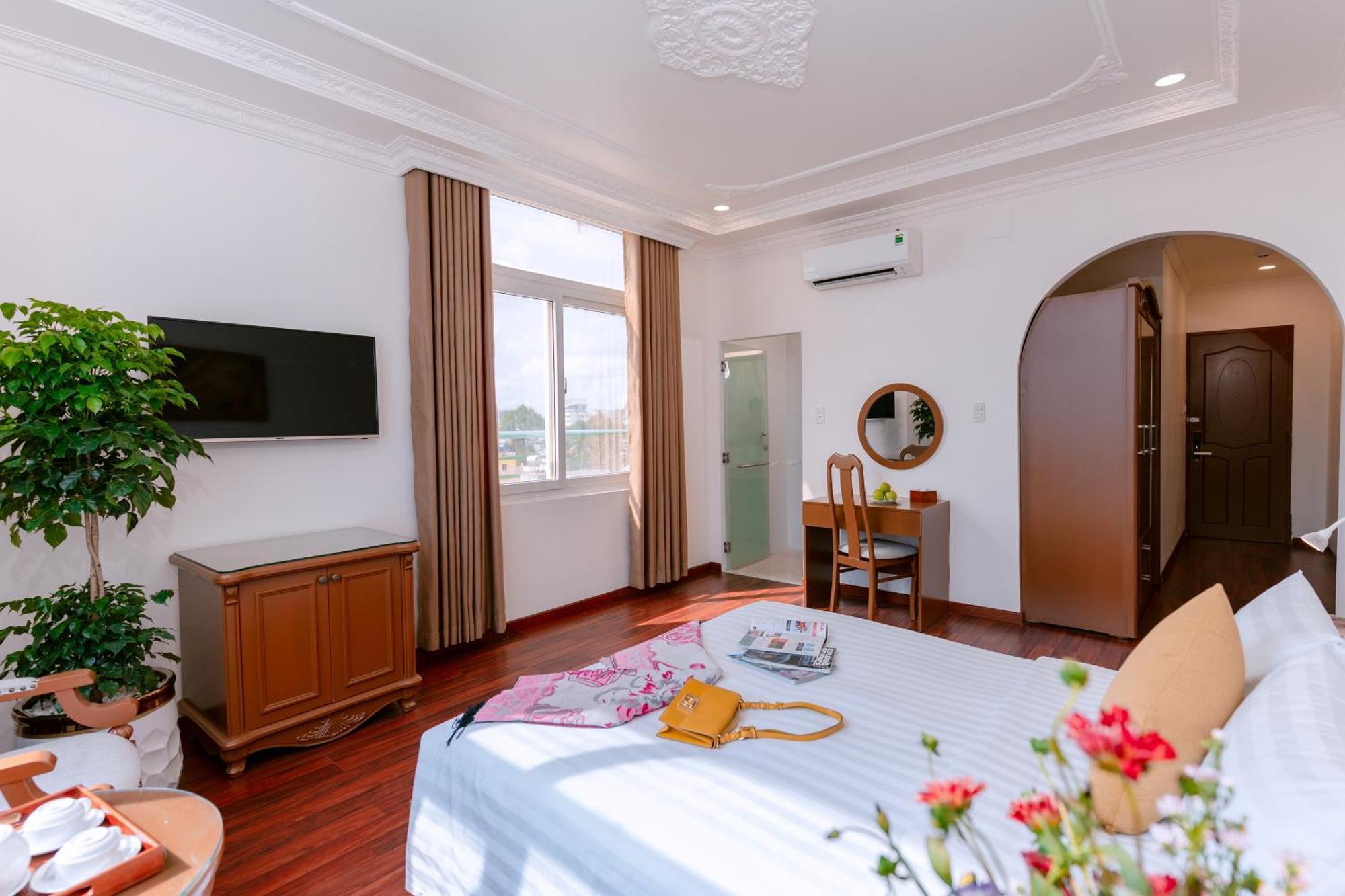 Dahlialand Saigon & Swimming Pool Hotel 4*