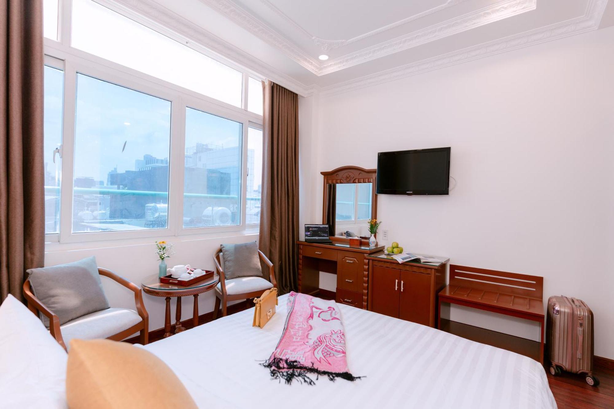Dahlialand Saigon & Swimming Pool 4*