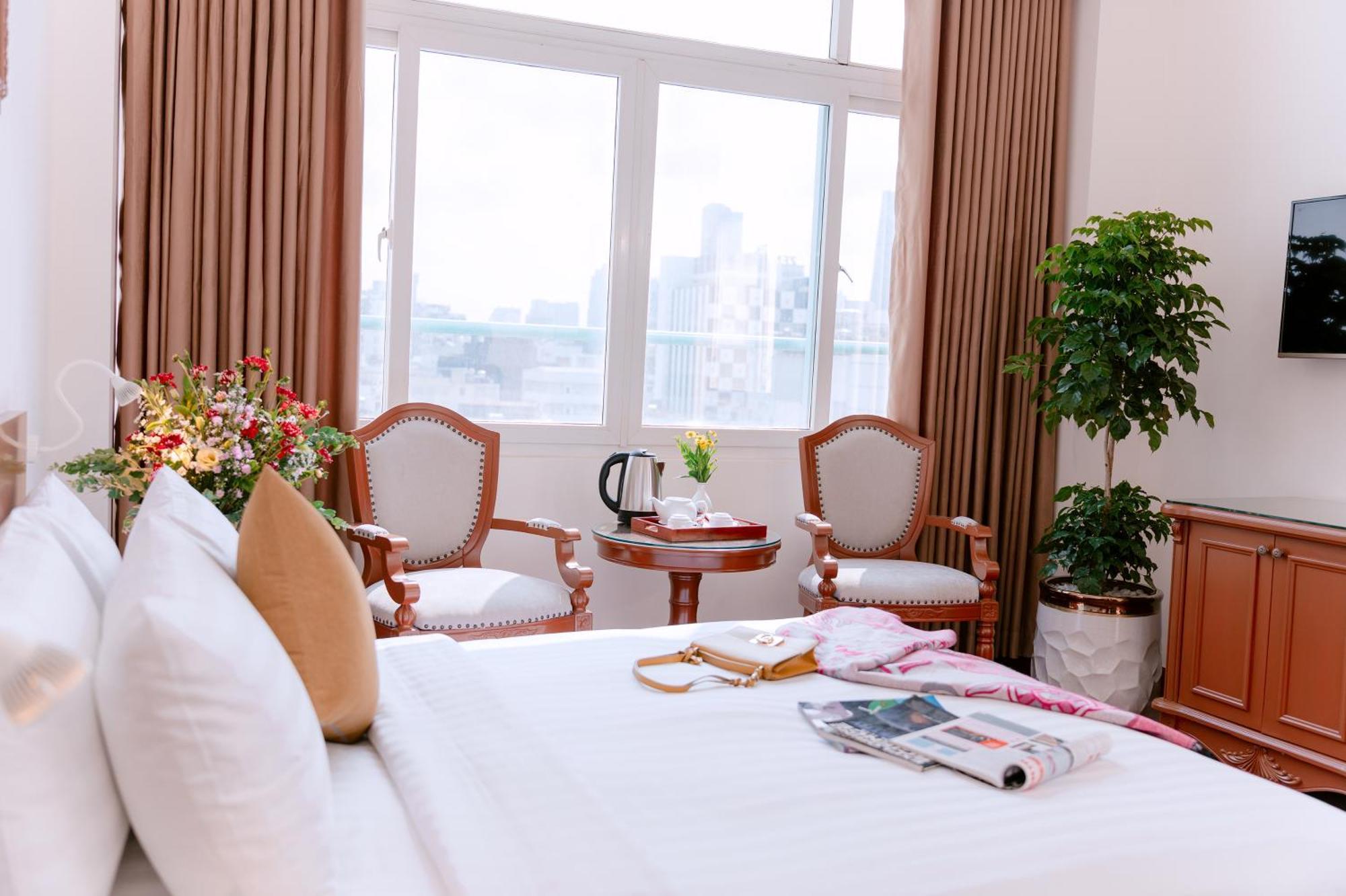 Dahlialand Saigon & Swimming Pool 4*