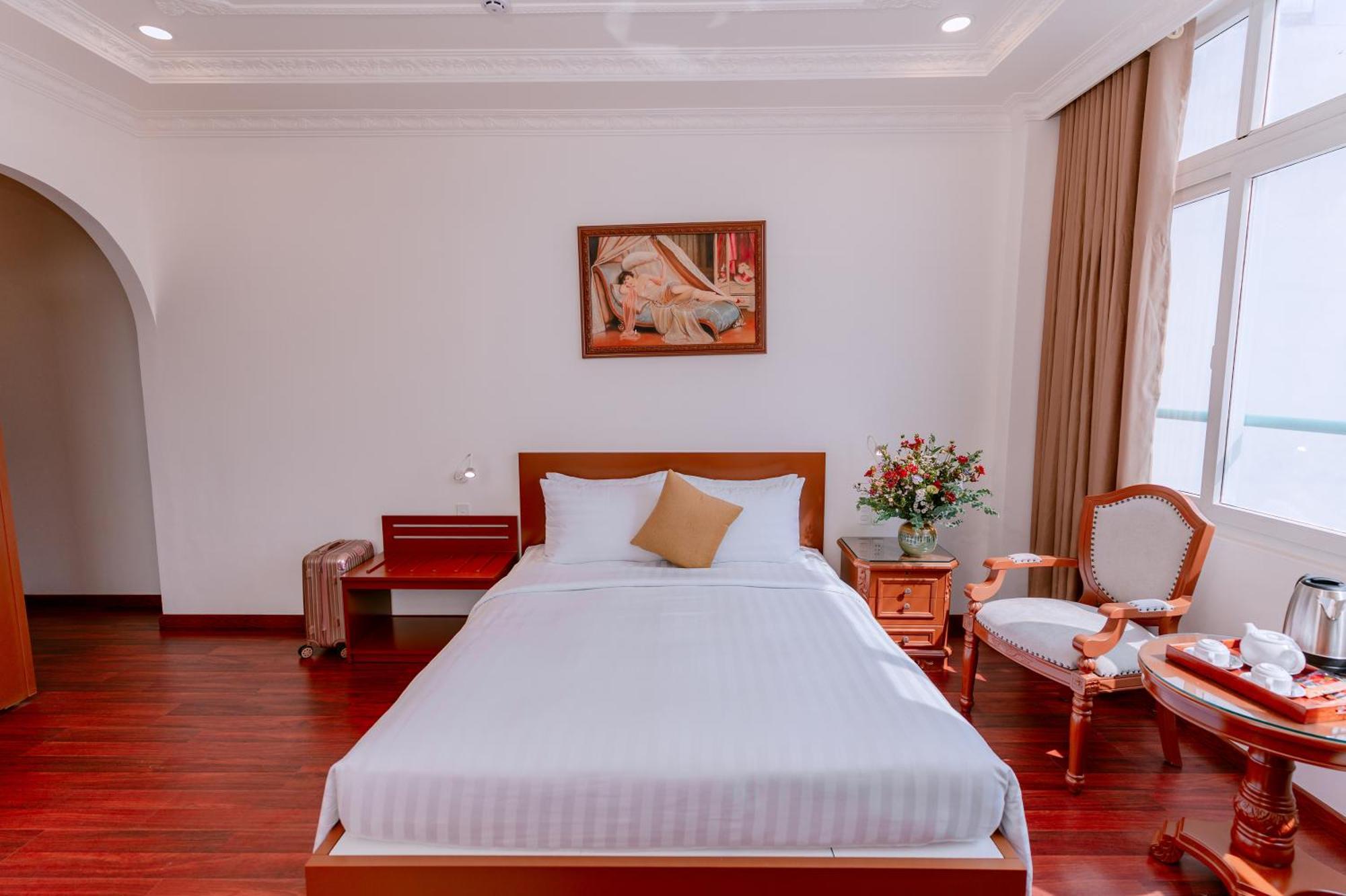 Dahlialand Saigon & Swimming Pool 4*