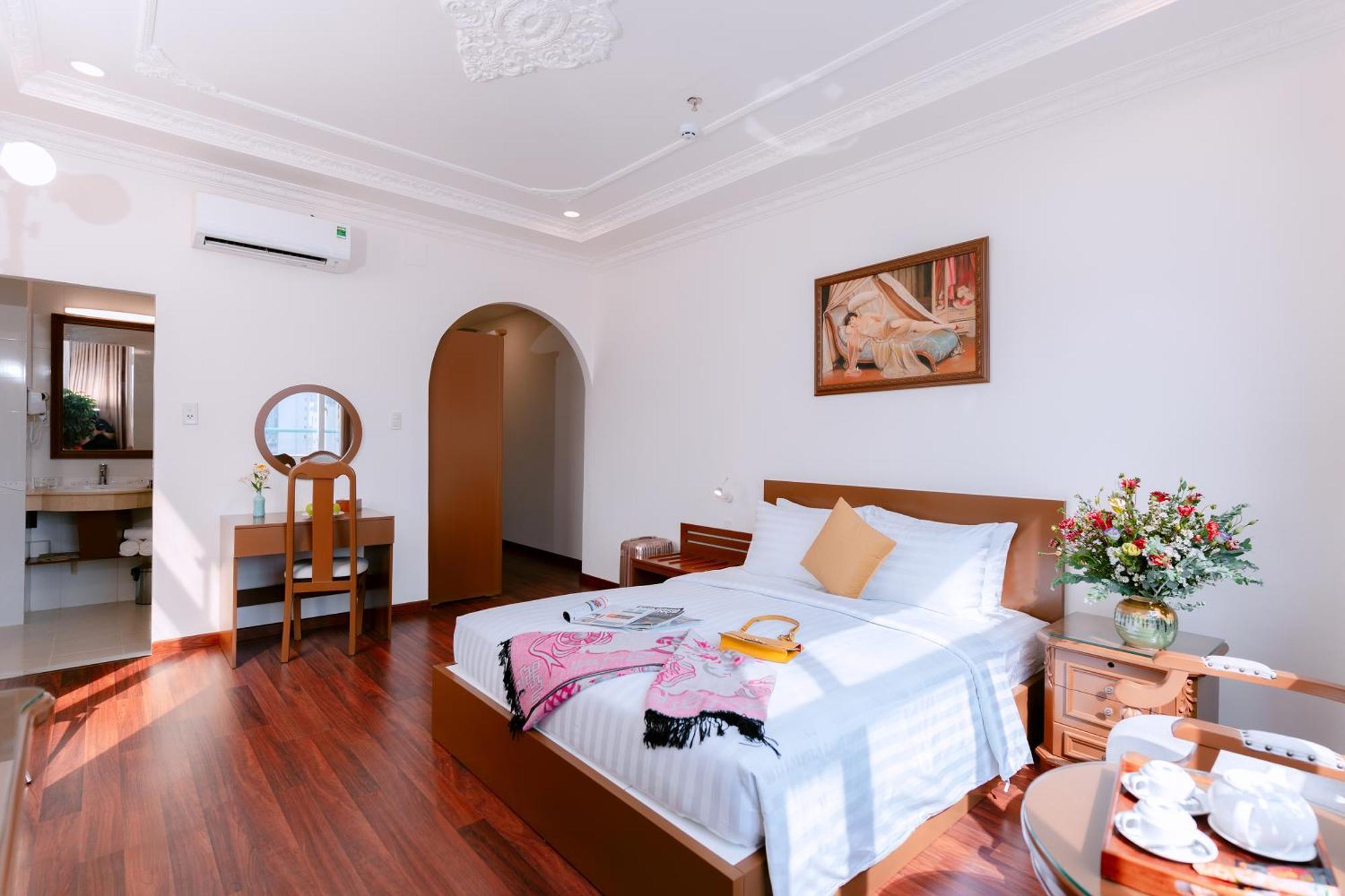 Dahlialand Saigon & Swimming Pool Hotel