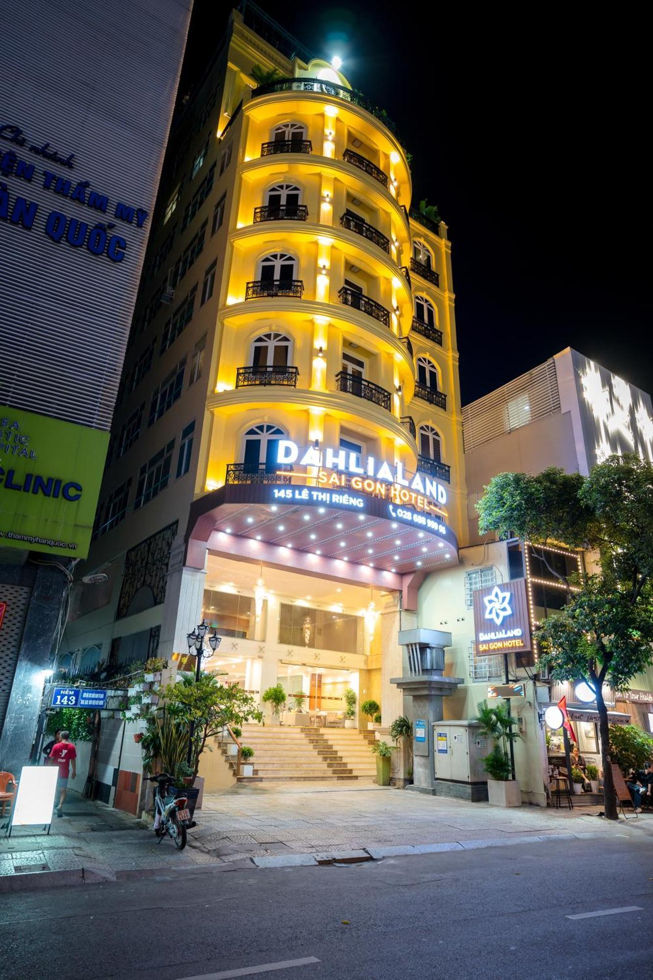 Dahlialand Saigon & Swimming Pool